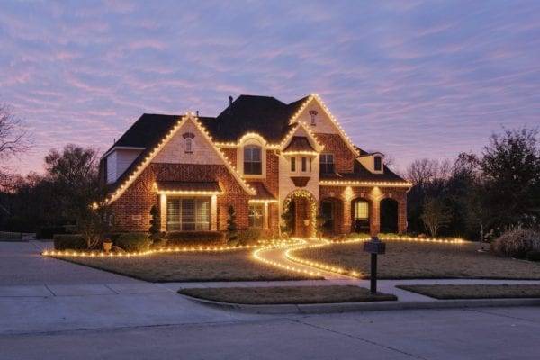 best Christmas light installer in tulsa